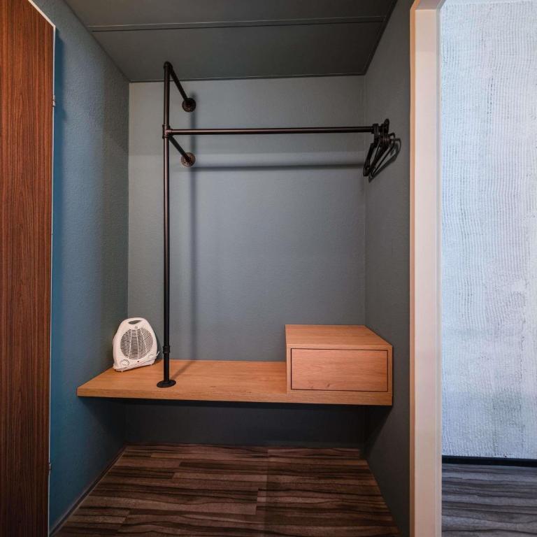 Ibis Styles Linz - Familienzimmer mit Kingsize-Bett und Schlafsofa - 8