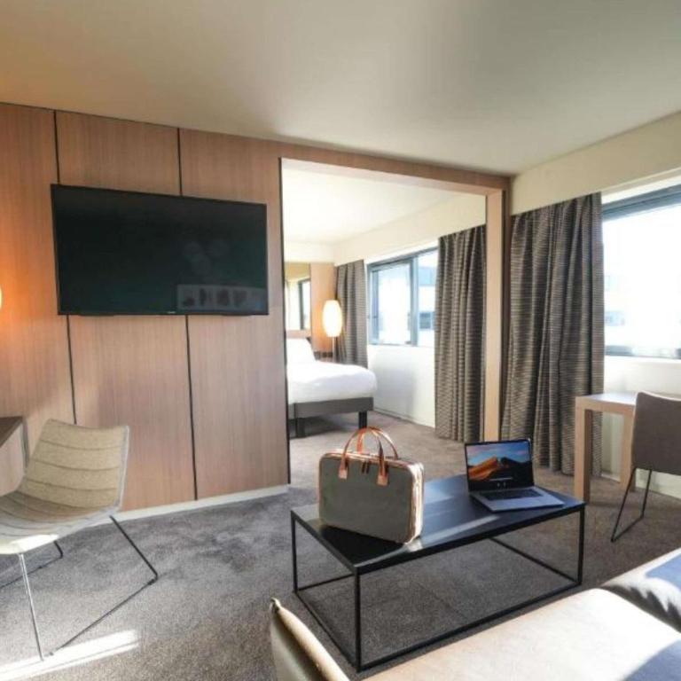 Pullman Bordeaux Lac - Suite Lit King-Size Junior avec Salon - 1