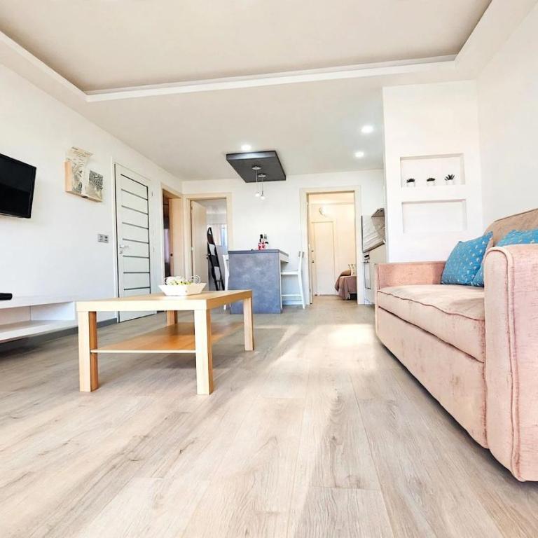 Apartment Bellissima with pool and Wi-Fi, 200m from the sea in Puerto del Carmen - Apartment - 2