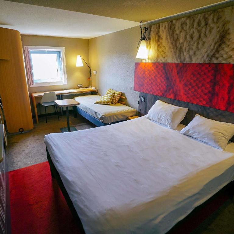 ibis Bordeaux Centre Meriadeck - Chambre Double Standard avec 1 Lit Double et 1 Lit Simple Lit - Non-Fumeurs - 10