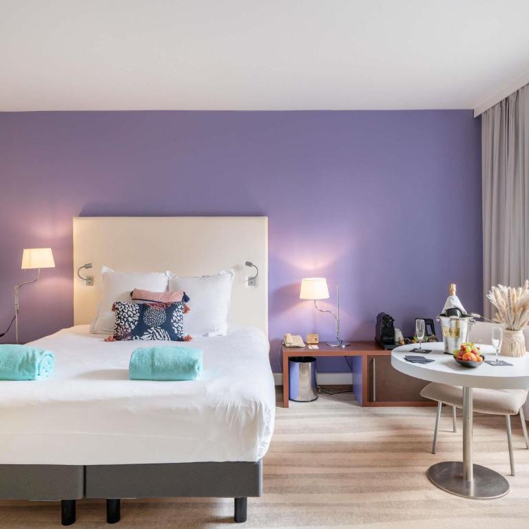 Mercure Antibes Sophia Antipolis - Junior Suite mit Doppelbett und Sofa - 1