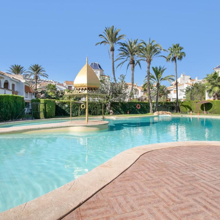 Sol, playa, piscinas y jardines - Casa de 2 dormitorios - 1
