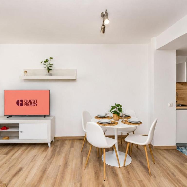 GuestReady - Stylish Retreat Steps from the Beach - Apartment - 13
