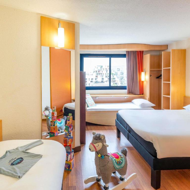 ibis Paris 17 Clichy-Batignolles - Chambre avec 1 Lit Double et 2 Lits Simples - 1