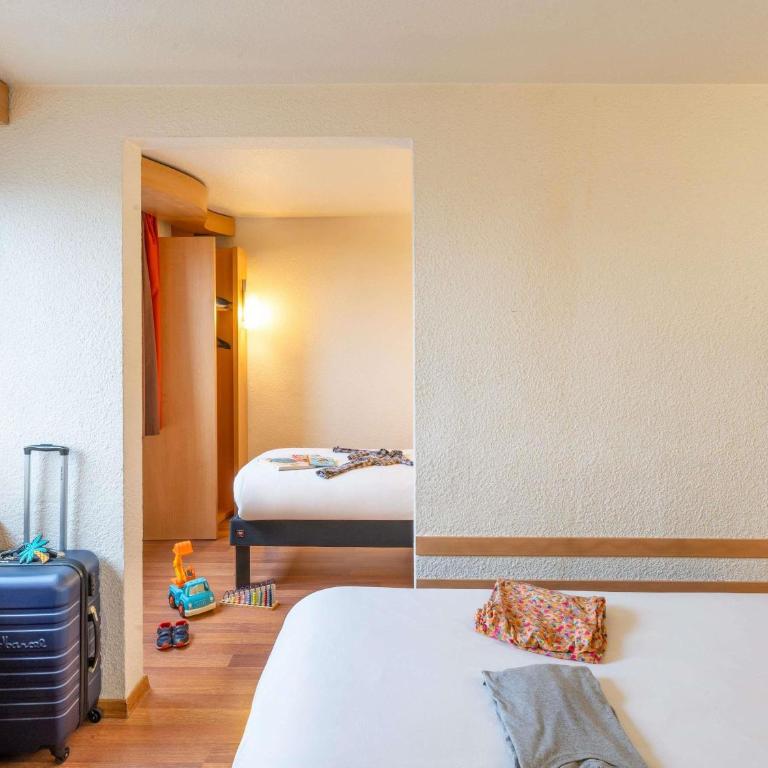 ibis Paris 17 Clichy-Batignolles - Chambre Double Standard avec 1 Lit Double et 1 Lit Simple Lit - Non-Fumeurs - 3