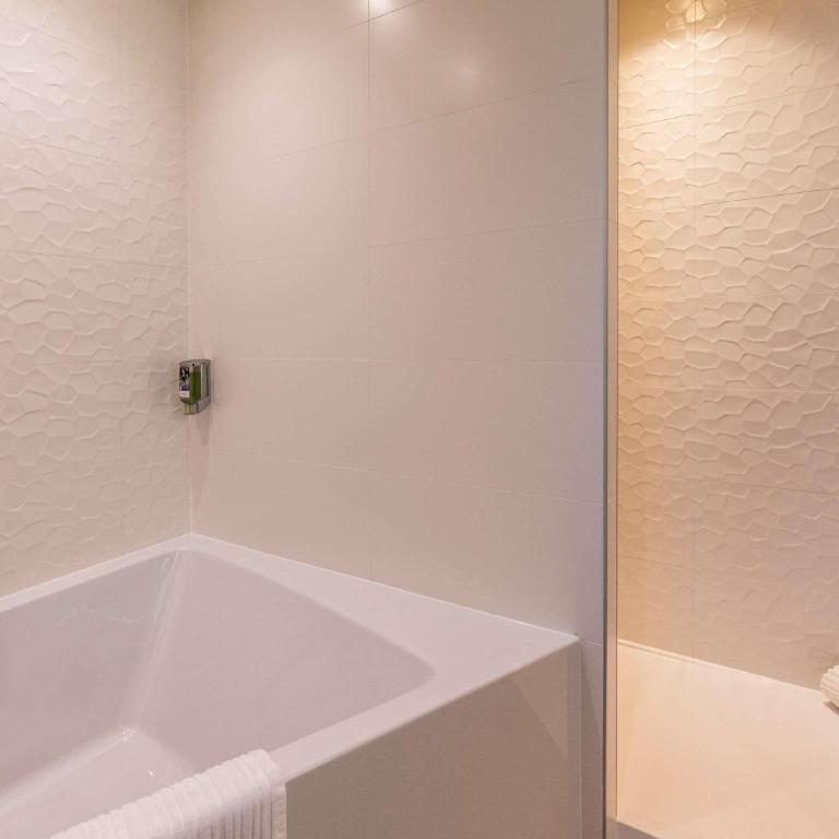 Mercure Marseille Centre Prado Vélodrome - Suite Junior avec un Lit King-Size - 6