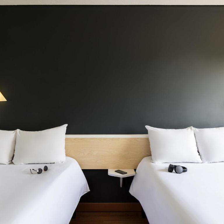 Ibis Guadalajara Expo - Standard Room with Two Double Beds - 2