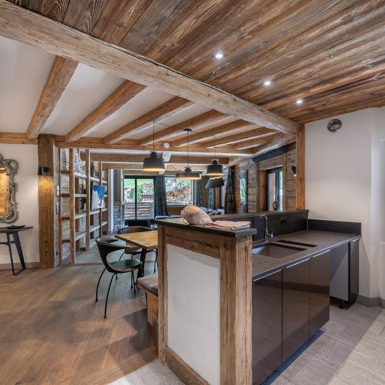 Appartement de luxe avec sauna et terrasse au centre de Val d'Isère - Four-Bedroom Apartment - 12
