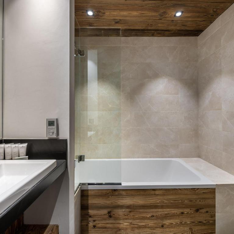 Appartement de luxe avec sauna et terrasse au centre de Val d'Isère - Four-Bedroom Apartment - 17