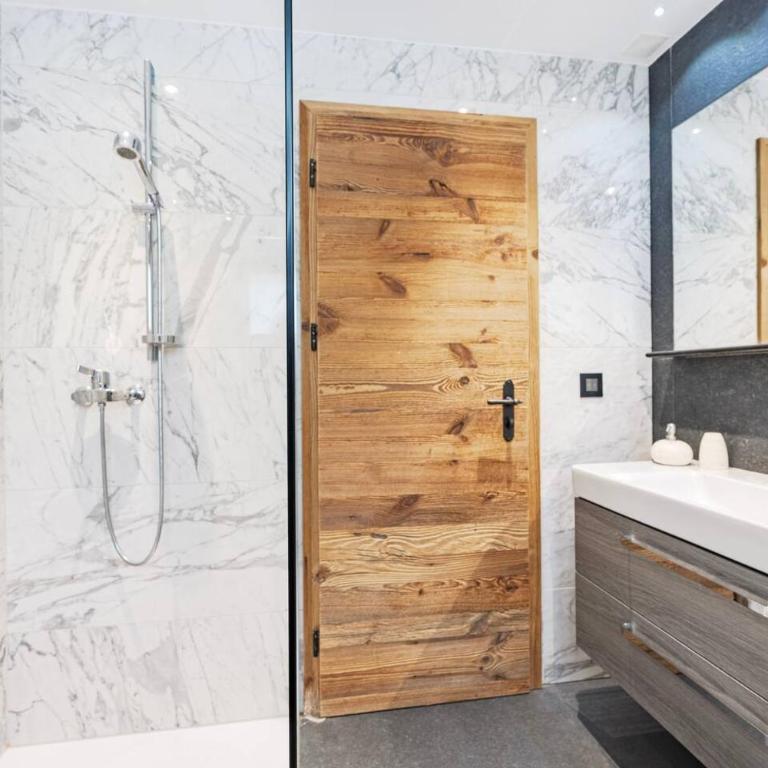 Appart chalet vieux bois, vue Alpes, centre de Villas - Apartment - 74