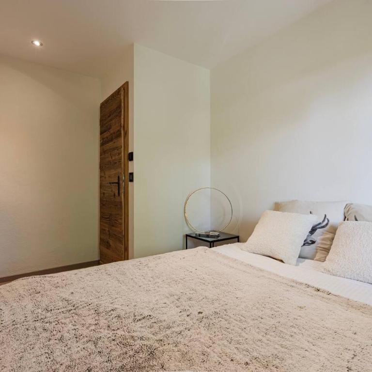 Appart chalet vieux bois, vue Alpes, centre de Villas - Apartment - 86