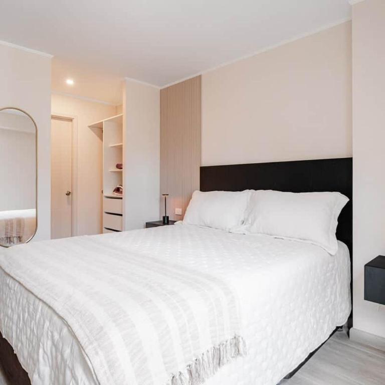 2BR Premium Privado · Larco · A/C · Recep. 24h - Two-Bedroom Deluxe Apartment with Balcony - 4