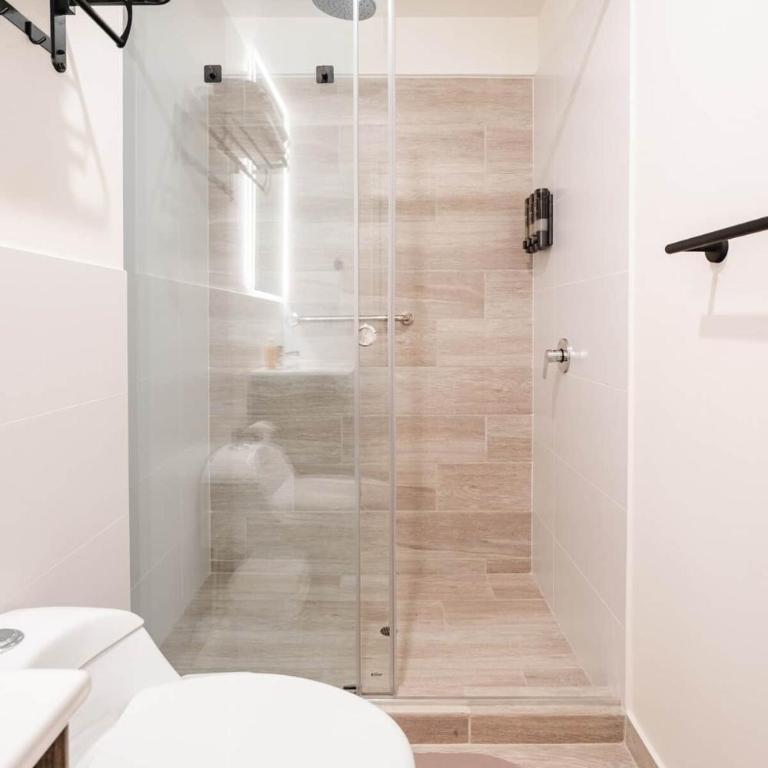 2BR Premium Privado · Larco · A/C · Recep. 24h - Two-Bedroom Deluxe Apartment with Balcony - 10