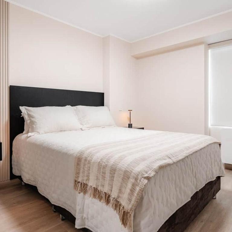 2BR Premium Privado · Larco · A/C · Recep. 24h - Two-Bedroom Deluxe Apartment with Balcony - 23