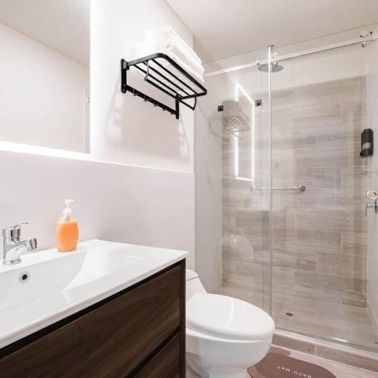2BR Premium Privado · Larco · A/C · Recep. 24h - Two-Bedroom Deluxe Apartment with Balcony - 24