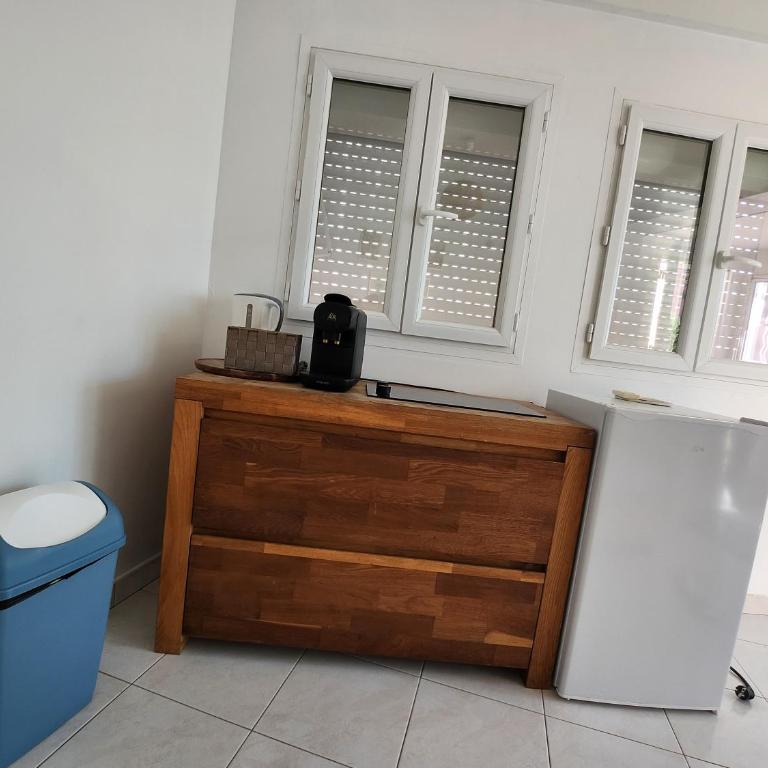 Pretty and comfortable outbuilding with swimming pool and garden - Maison 1 Chambre - 6