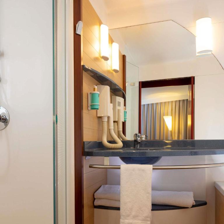 Novotel Suites Marseille Centre Euromed - Suite Supérieure avec Lit Double et 2 Lits Simples - 9