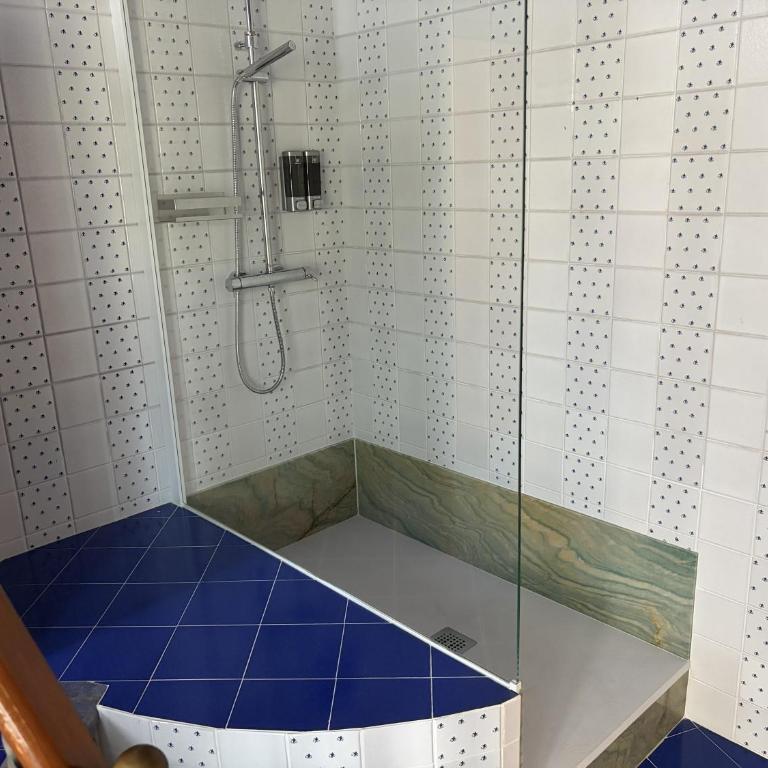 Guest House Casa Mapi - Habitación Cuádruple con baño privado - 11