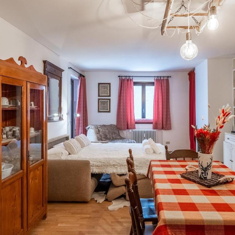 MCX VACATION RENTAL -Maison Dedde, Alpine Duplex in Valtournenche, just 3 minutes from the ski lifts and 200 m from the town centre - Apartment mit 2 Schlafzimmern - 4