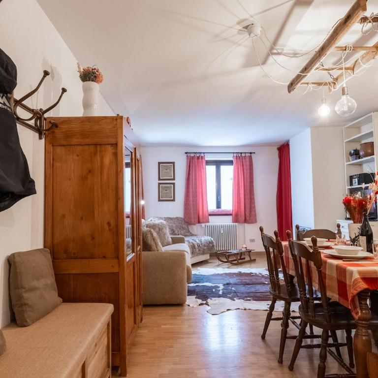 MCX VACATION RENTAL -Maison Dedde, Alpine Duplex in Valtournenche, just 3 minutes from the ski lifts and 200 m from the town centre - Apartment mit 2 Schlafzimmern - 3