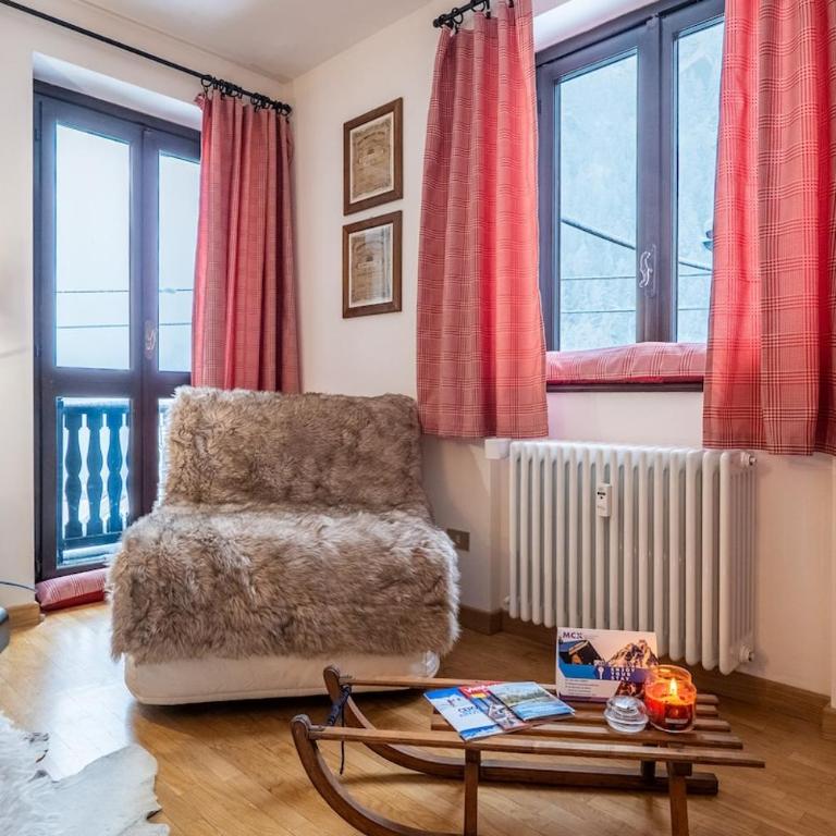 MCX VACATION RENTAL -Maison Dedde, Alpine Duplex in Valtournenche, just 3 minutes from the ski lifts and 200 m from the town centre - Apartment mit 2 Schlafzimmern - 6