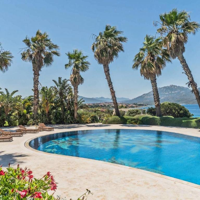 Exclusive Waterfront Villa with Private Dock & Direct Sea Access - Villa - 30