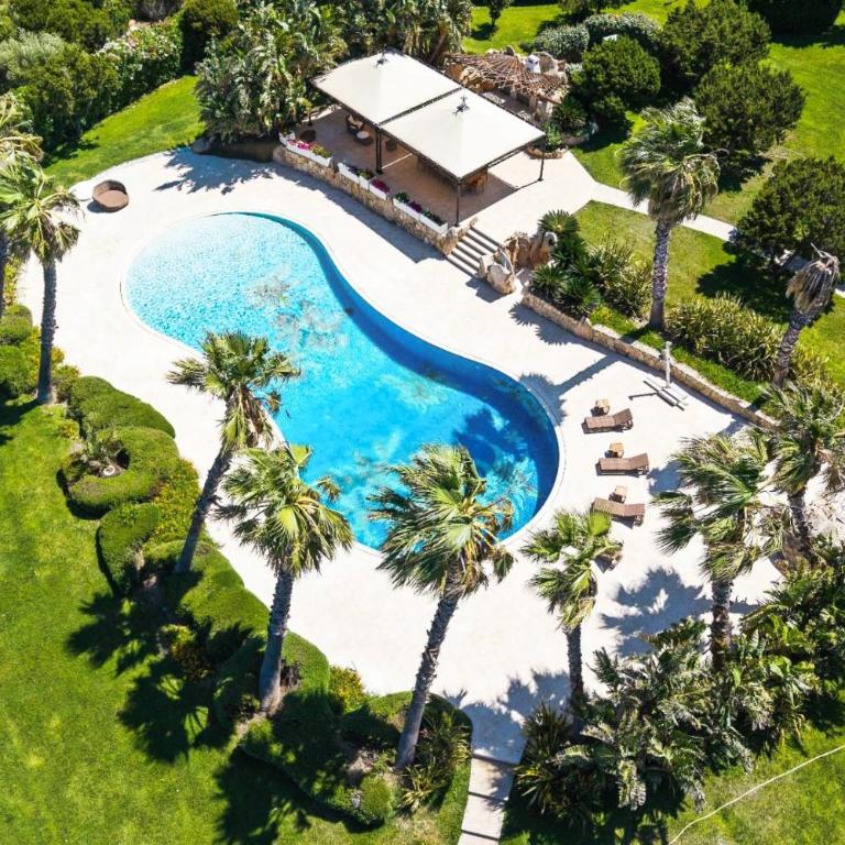 Exclusive Waterfront Villa with Private Dock & Direct Sea Access - Villa - 12