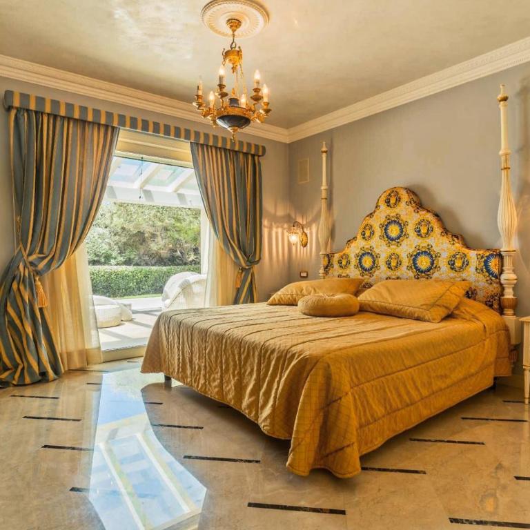 Exclusive Waterfront Villa with Private Dock & Direct Sea Access - Villa - 42