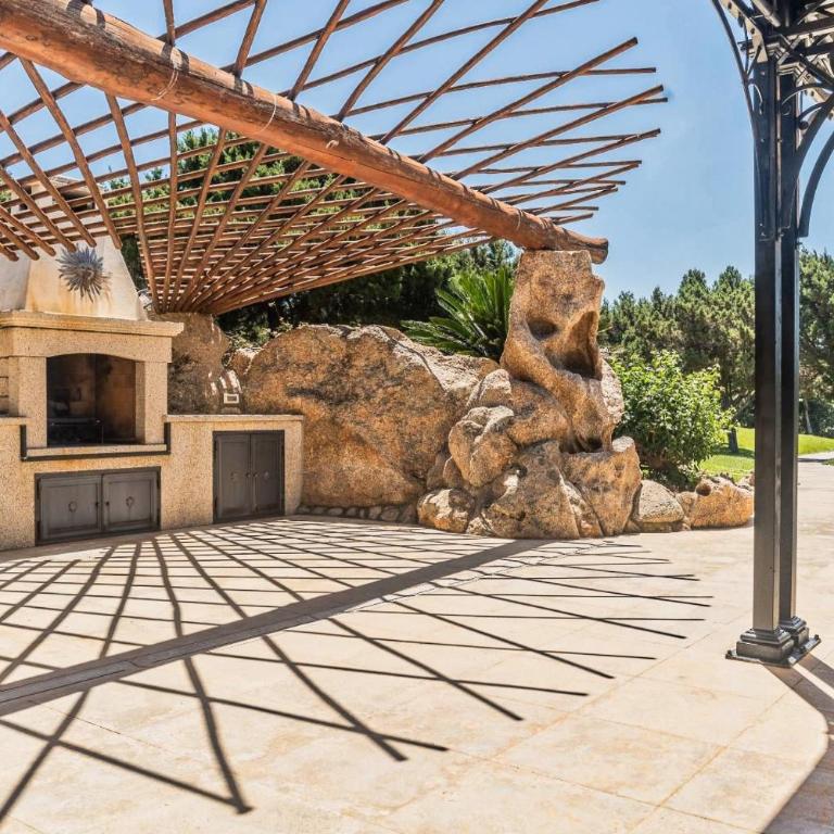 Exclusive Waterfront Villa with Private Dock & Direct Sea Access - Villa - 37