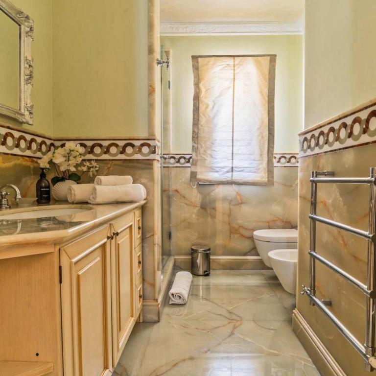 Exclusive Waterfront Villa with Private Dock & Direct Sea Access - Villa - 44