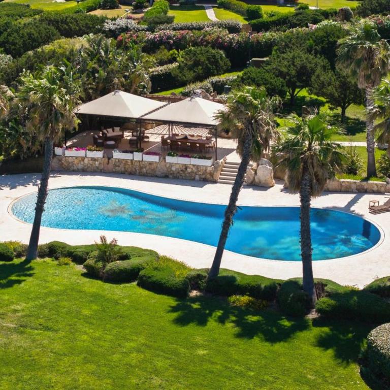 Exclusive Waterfront Villa with Private Dock & Direct Sea Access - Villa - 29