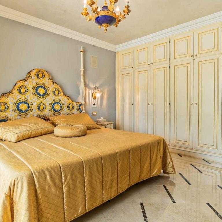 Exclusive Waterfront Villa with Private Dock & Direct Sea Access - Villa - 48