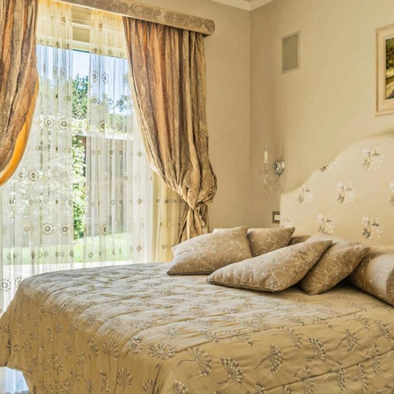 Exclusive Waterfront Villa with Private Dock & Direct Sea Access - Villa - 51