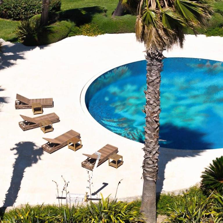 Exclusive Waterfront Villa with Private Dock & Direct Sea Access - Villa - 31