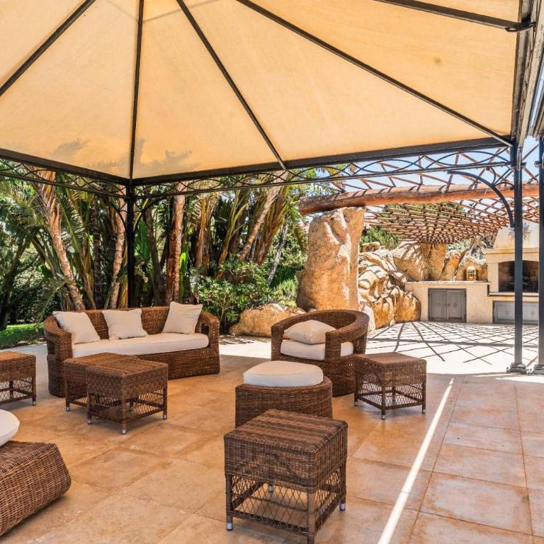 Exclusive Waterfront Villa with Private Dock & Direct Sea Access - Villa - 35