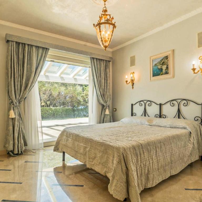 Exclusive Waterfront Villa with Private Dock & Direct Sea Access - Villa - 54