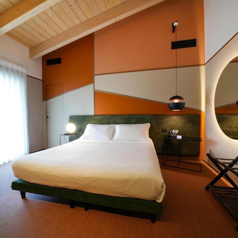 Best Western Plus Dimora del Monaco - Camera Superior con 1 Letto Queen-Size, 1 Letto Singolo e Balcone - Non Fumatori - 4