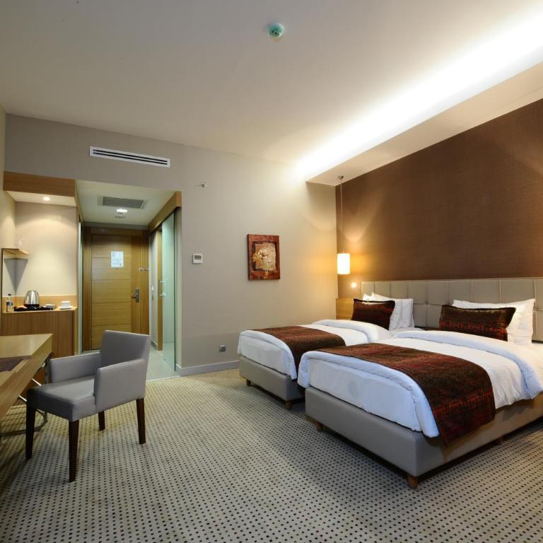 Ramada by Wyndham Podgorica - Standard Room with Two Single Beds - Non-Smoking - 1
