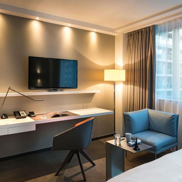 Pullman Paris Tour Eiffel - Chambre Lit King-Size Classique - Côté Jardin - 8