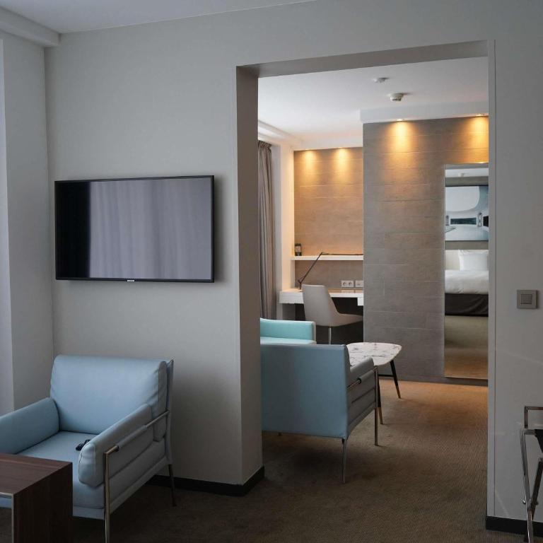 Pullman Paris Tour Eiffel - Suite Junior Lit King-Size avec Canapé-Lit - Vue sur Tour Eiffel - 11