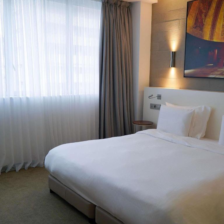 Pullman Paris Tour Eiffel - Suite Familiale Junior avec Lit King-Size et Canapé-Lit - 8