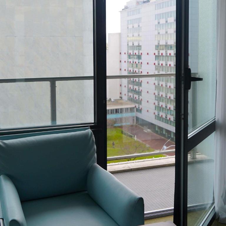 Pullman Paris Tour Eiffel - Chambre Lits Jumeaux Classique avec Balcon - Vue sur Jardin - 8