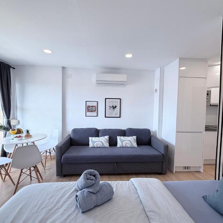 Vistas al mar y piscina Ático en Benalmádena cerca a la playa - Apartment mit 1 Schlafzimmer - 15