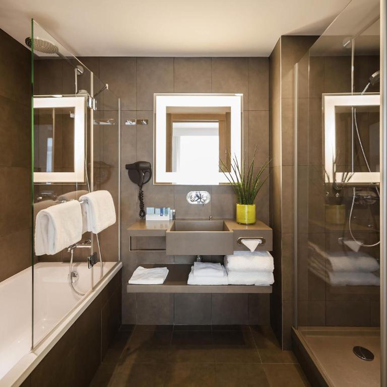 Novotel SPA Rennes Centre Gare - Suite avec 1 Lit Double et 1 Canapé-Lit - 1