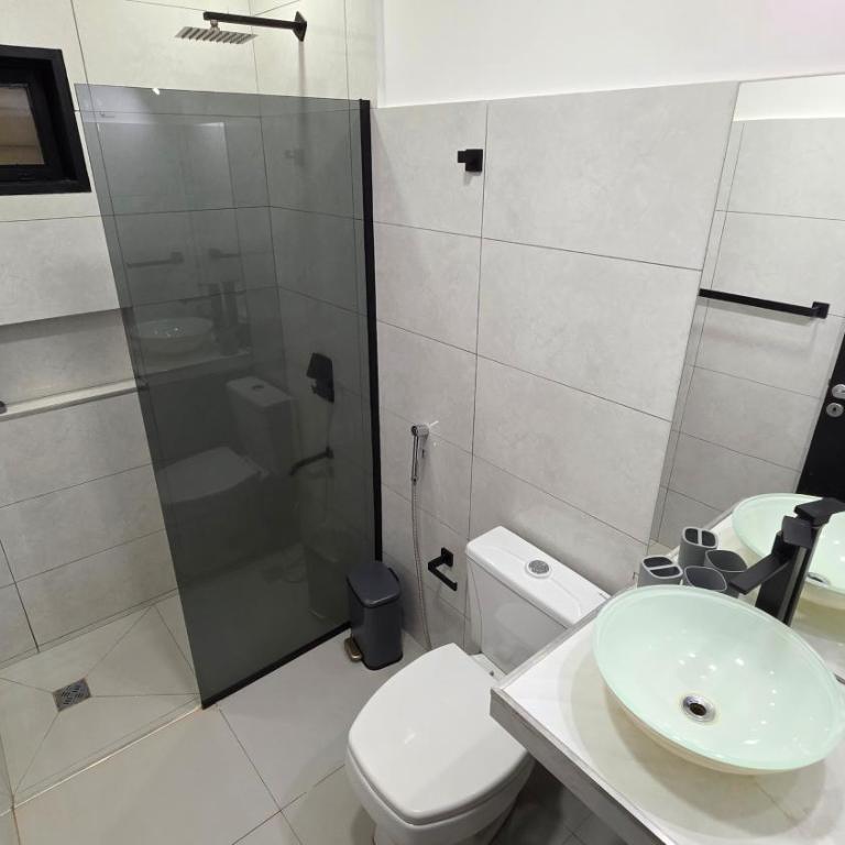 NUEVO Alojamiento con Pileta, Parrilla y Estacionamiento en Puerto Iguazú - Two-Bedroom House - 11