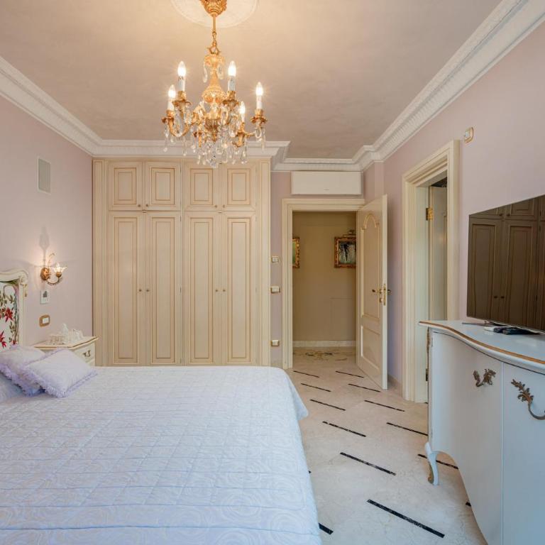 Exclusive Waterfront Villa with Private Dock & Direct Sea Access - Villa - 63