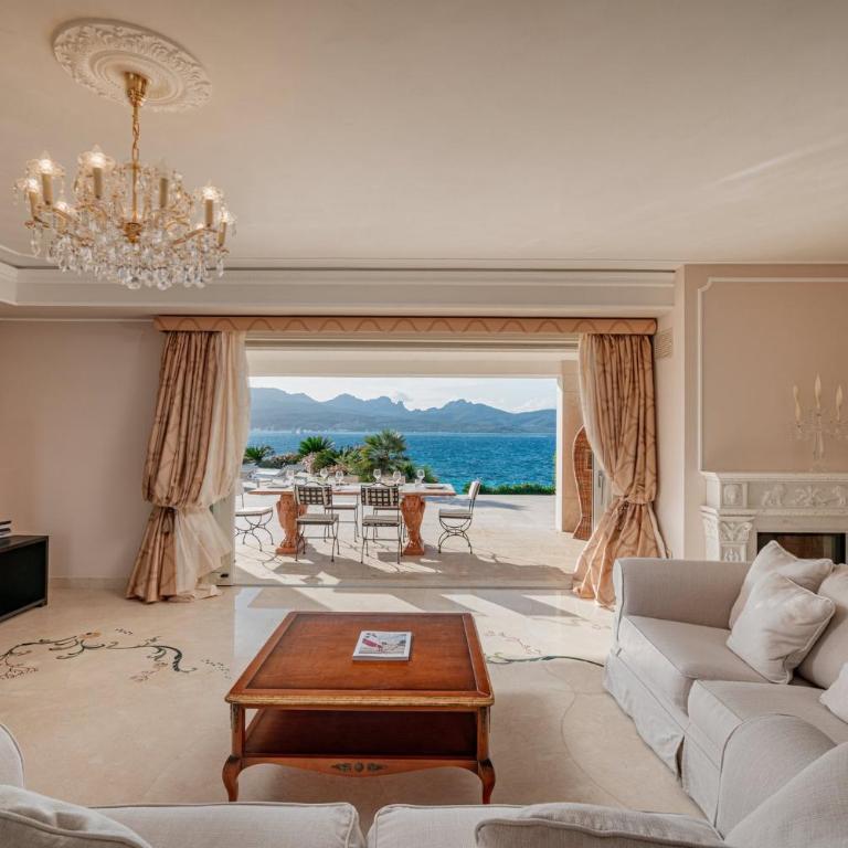 Exclusive Waterfront Villa with Private Dock & Direct Sea Access - Villa - 66