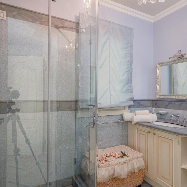 Exclusive Waterfront Villa with Private Dock & Direct Sea Access - Villa - 77