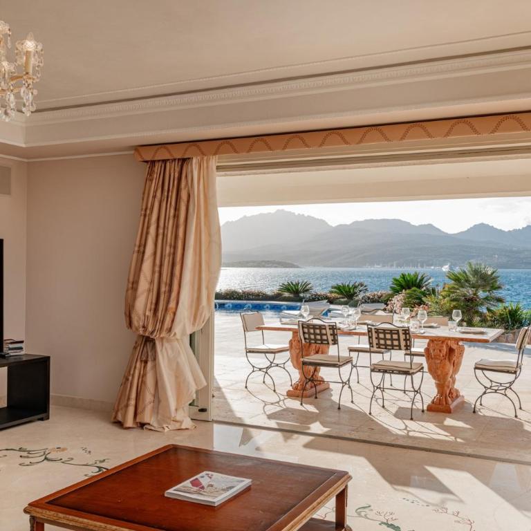 Exclusive Waterfront Villa with Private Dock & Direct Sea Access - Villa - 78