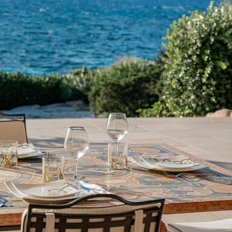 Exclusive Waterfront Villa with Private Dock & Direct Sea Access - Villa - 96
